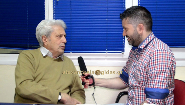 Ένα βραβείο για τον Τάκη Δημητριάδη στην Αθήνα – η ενδιαφέρουσα και συγκινητική κουβέντα με τον πρόεδρο (βίντεο)