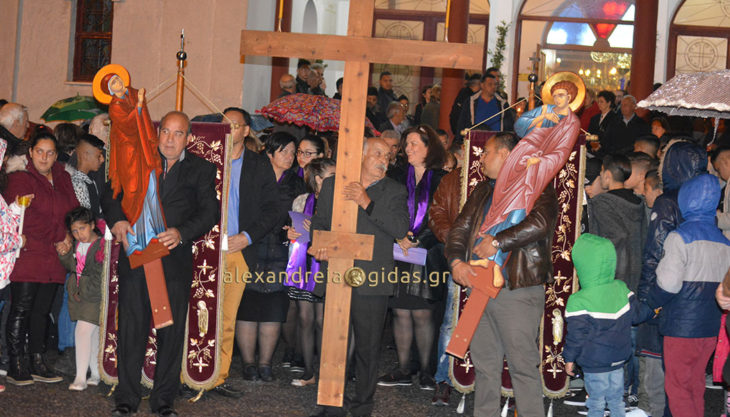 Η περιφορά του Επιτάφιου στον Άγιο Αλέξανδρο της πόλης μας (φώτο-βίντεο)