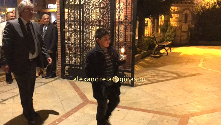 Πριν λίγο: Έφτασε το Άγιο Φως στην Αλεξάνδρεια! (φώτο-βίντεο)