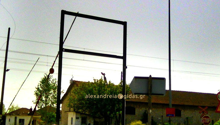 Τελευταίας τεχνολογίας η πινακίδα που τοποθετήθηκε στο Πλατύ – τα πιάσαμε τα λεφτά μας! (φώτο)