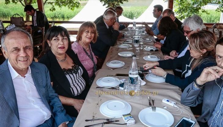 Ο Χρήστος Αντωνίου στο γεύμα με τους βουλευτές από την πΓΔΜ μετά τη συμφωνία (φώτο)