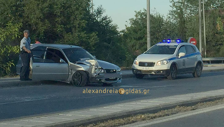 Άσχημες μνήμες ξύπνησε το χτεσινό τροχαίο στη Βέροια – αυτή τη φορά ευτυχώς μόνο υλικές οι ζημιές (φώτο)