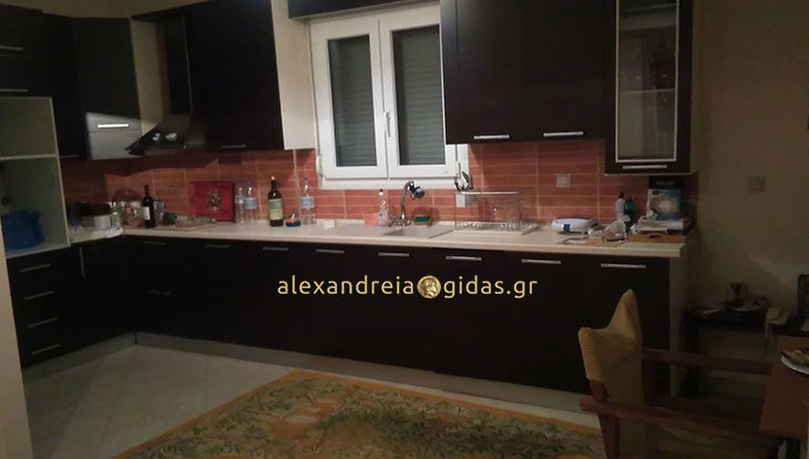 ΕΝΟΙΚΙΑΖΕΤΑΙ διαμέρισμα στην Αλεξάνδρεια – 3 υπνοδωμάτια, ατομική θέρμανση και τζάκι (φώτο)