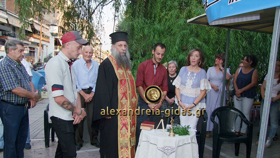 Άνοιξε ξανά ένα κεντρικό περίπτερο στην Αλεξάνδρεια! (φώτο)