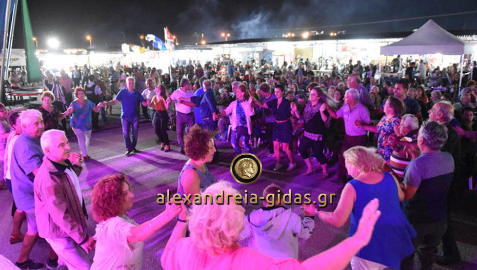 Πλήθος κόσμου στις εκδηλώσεις που έγιναν στο πανηγύρι του Αιγινίου (φώτο)