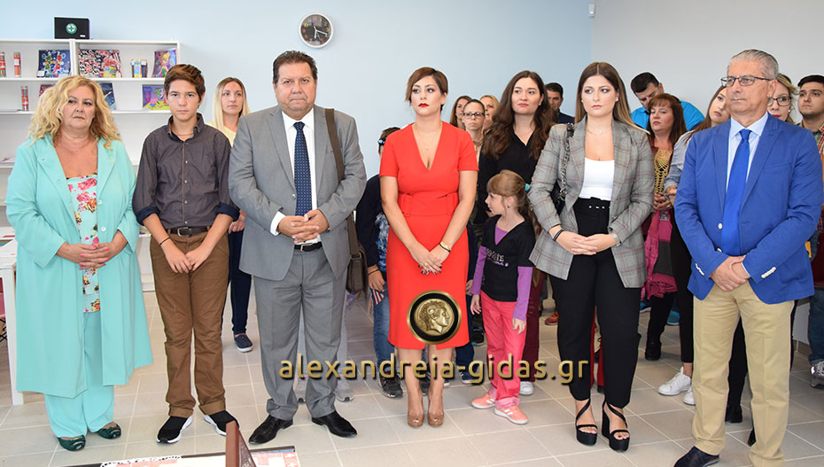 Με μήνυμα η παράσταση «Χριστούγεννα με την κυρία κρίση» από το ΚΔΑΠ Κορυφής (φώτο)