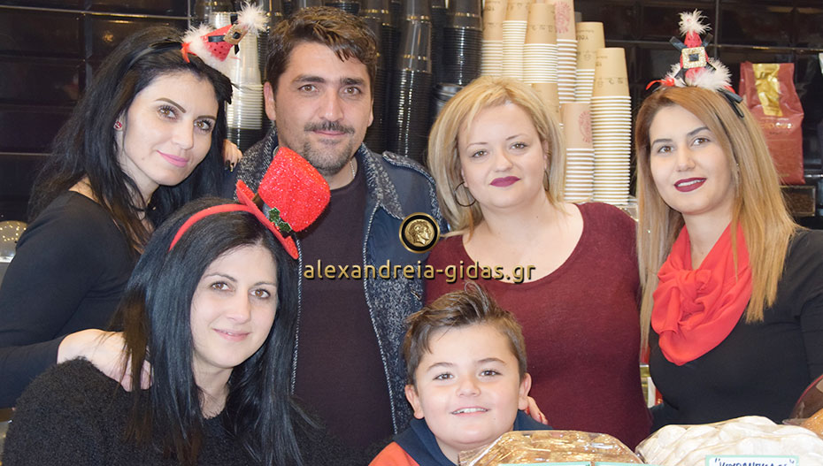 Το ESPRESSO HOME παραμένει ανοιχτό στις γιορτές και σας εύχεται! (φώτο)