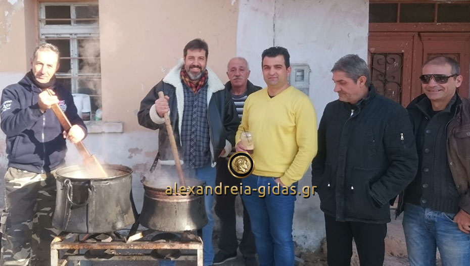 Η γουρουνοχαρά με καλές παρέες στην Καψόχωρα (φώτο)