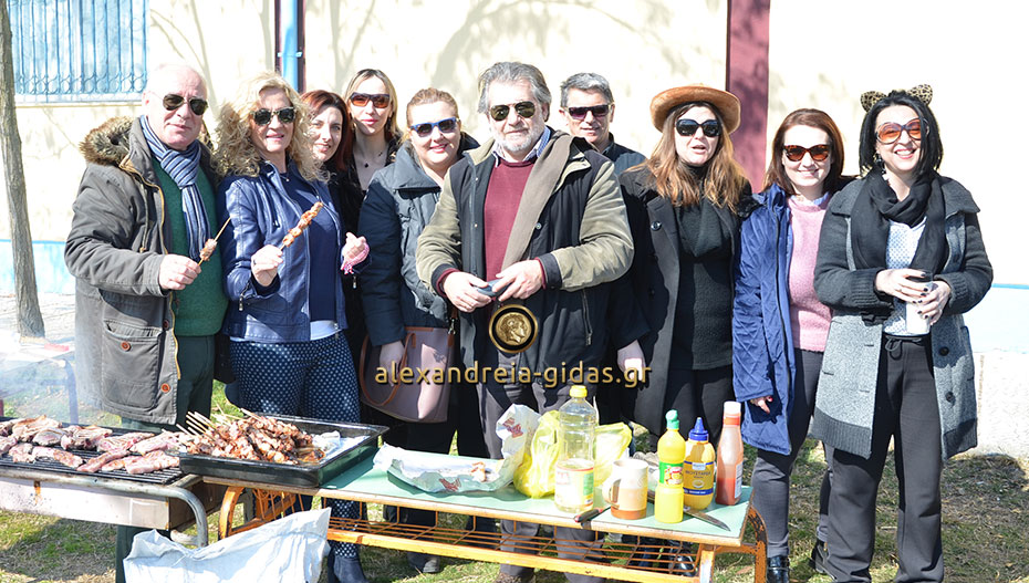 Το “τσίκνισαν” στο 7ο Δημοτικό Σχολείο Αλεξάνδρειας (φώτο)