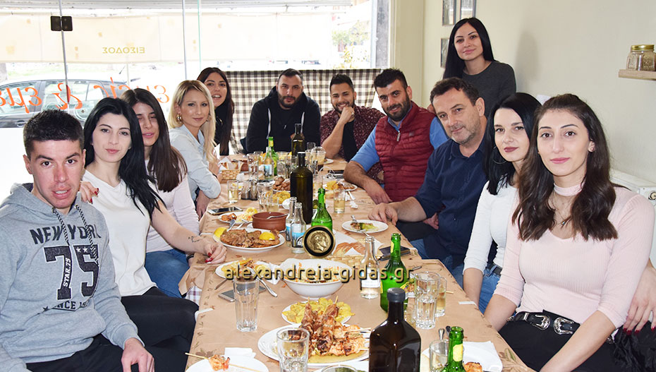 Έκοψε την βασιλόπιτα το COEN Bar στην Αλεξάνδρεια (φώτο)