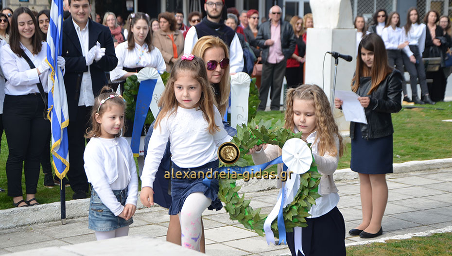 Με λαμπρότητα οι εκδηλώσεις και η παρέλαση για την 25η Μαρτίου στην Κορυφή (εικόνες)