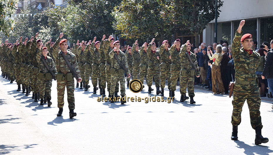 Η παρέλαση του στρατού σήμερα στην Αλεξάνδρεια (βίντεο)