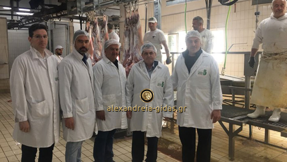Στο σφαγείο Βέροιας ο Κώστας Καλαϊτζίδης με αφορμή την κατάλληλη τροφοδοσία για το Πάσχα (εικόνα)