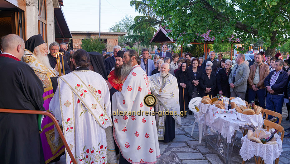 Η Εορτή των Αγίων Ραφαήλ, Νικολάου και Ειρήνης στον Λουτρό και στο Παλαιοχώρι (εικόνες)