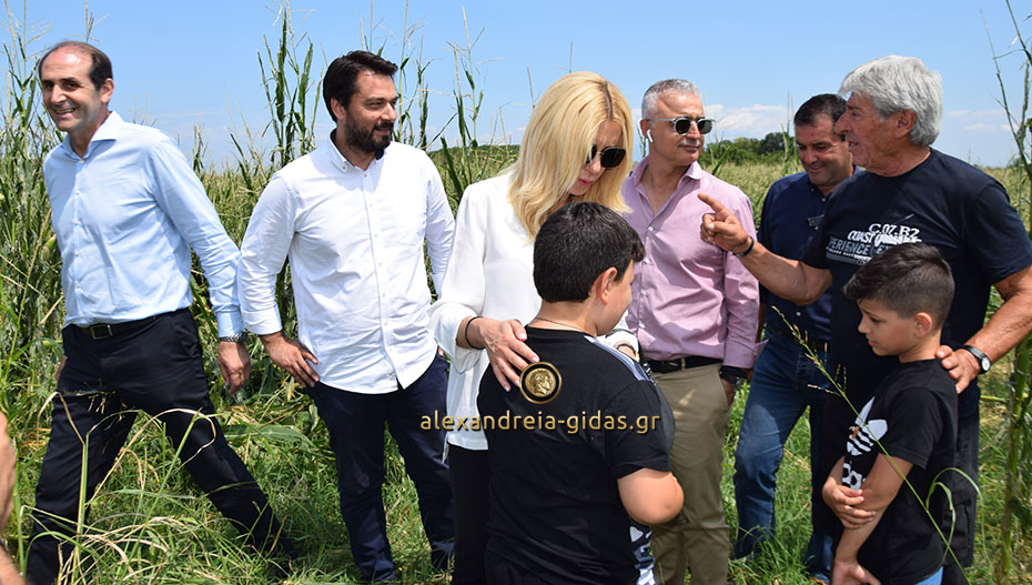 “Πρώτη φορά μας επισκέπτονται στα χωράφια μας δύο υπουργοί”