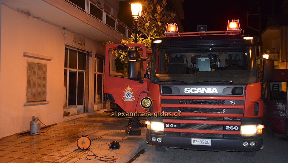 Σειρήνες και κινητοποίηση της πυροσβεστικής αργά το βράδυ της Τετάρτης στην Αλεξάνδρεια (εικόνες-βίντεο)