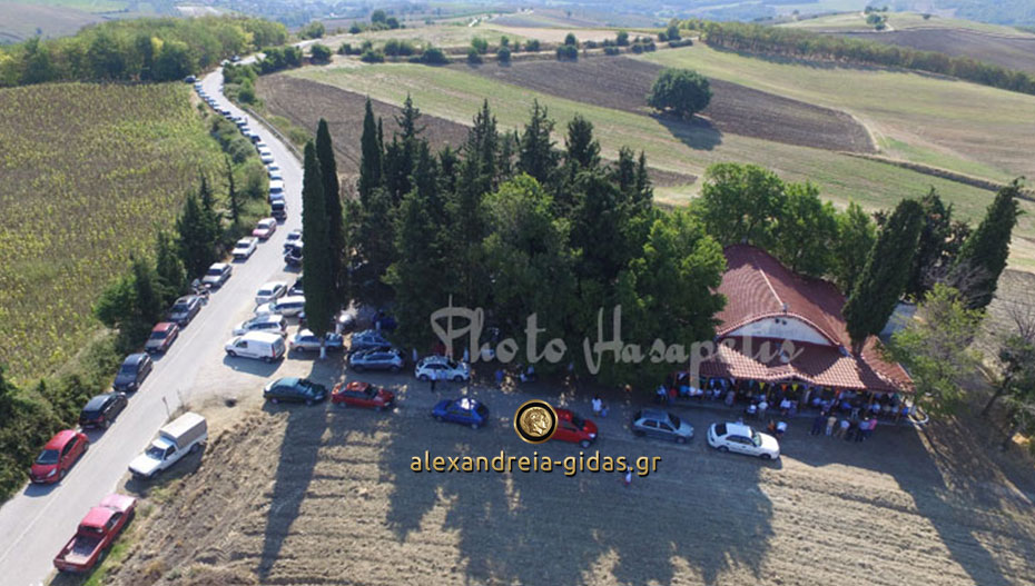 Ο εορτασμός Μεταμόρφωσης του Σωτήρος στο εξωκλήσι του Κολινδρού (εικόνες)