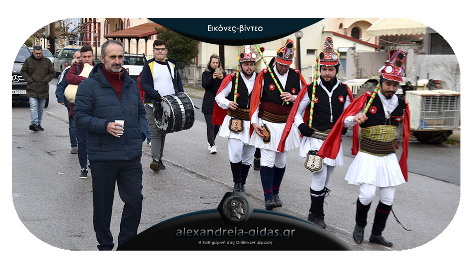 Μωμόγεροι και Γουρουνοχαρά παραμονή των Φώτων στην Αγία Τριάδα!