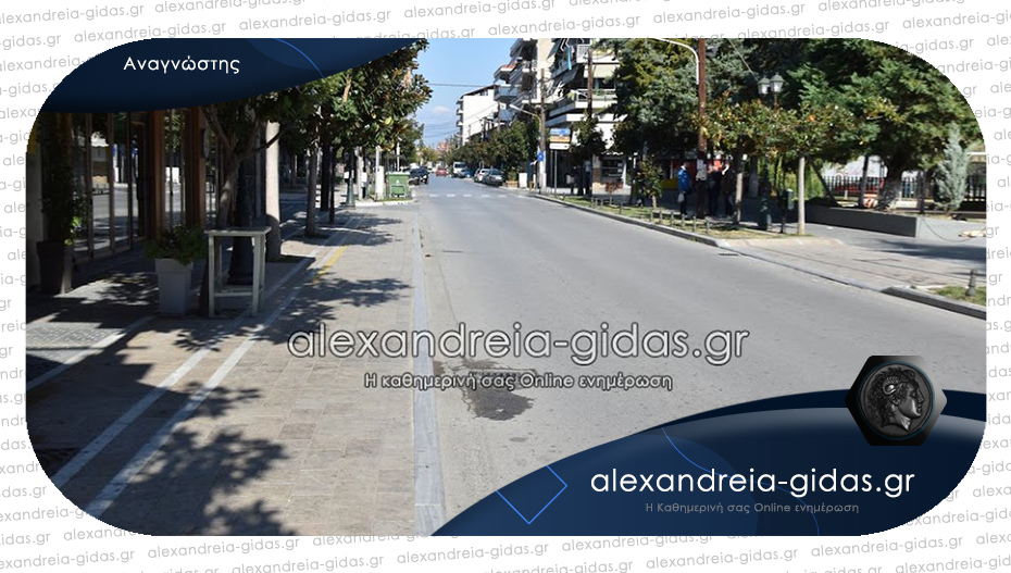 Αναγνώστης για τους άδειους δρόμους της Αλεξάνδρειας..