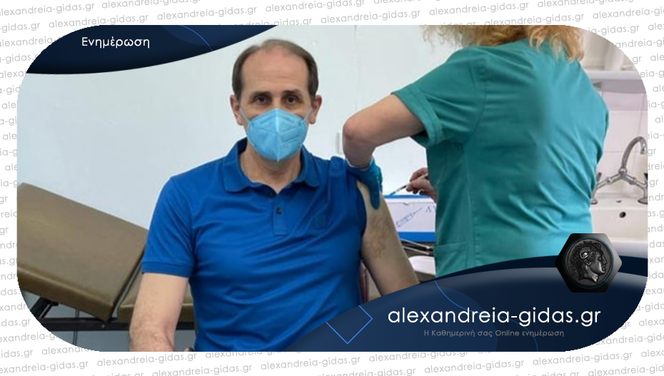 Πρώτη δόση εμβολίου για τον Απόστολο: “Όλοι μαζί φέρνουμε πιο κοντά την επιστροφή στη κανονικότητα”