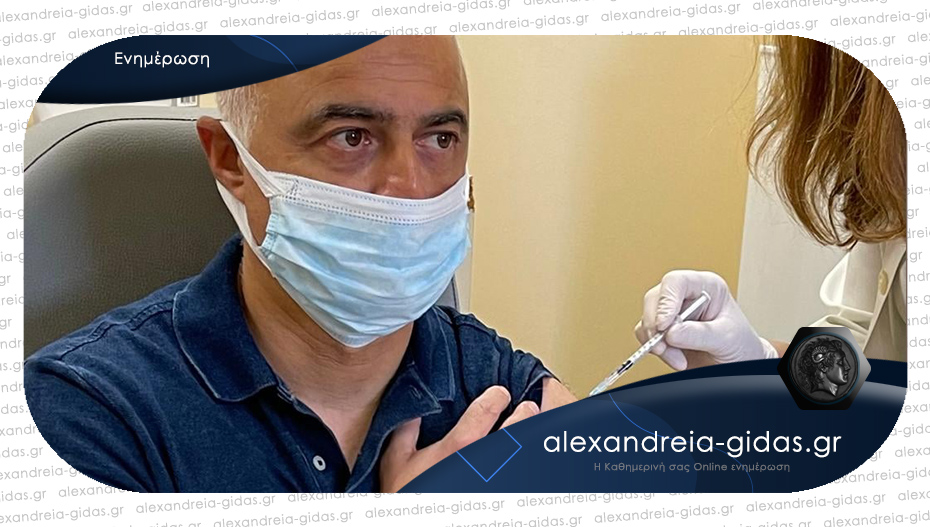Εμβολιάστηκε ο Λάζαρος Τσαβδαρίδης: “Παίρνουμε τη ζωή μας πίσω”
