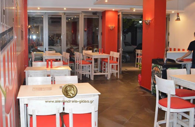 Ξηλώθηκε η σιδηροκατασκευή από το Πνευματικό Κέντρο Αλεξάνδρειας (φώτο)