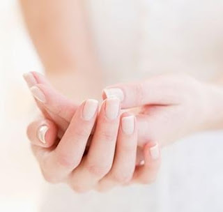 Γυναίκα: Τα σημάδια που πρέπει να προσέξετε στα νύχια