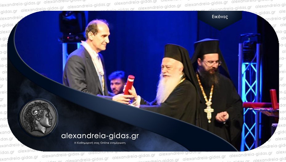 Ο Μητροπολίτης βράβευσε τον Απ. Βεσυρόπουλο με τον Χρυσό Σταυρό, του Αργυρού Ιωβηλαίου των «Παυλείων»