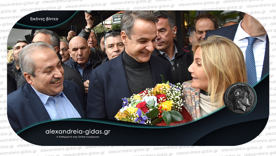Στη σύζυγό του Μαρέβα προσέφερε τα λουλούδια που του χάρισαν στην Αλεξάνδρεια ο πρωθυπουργός!