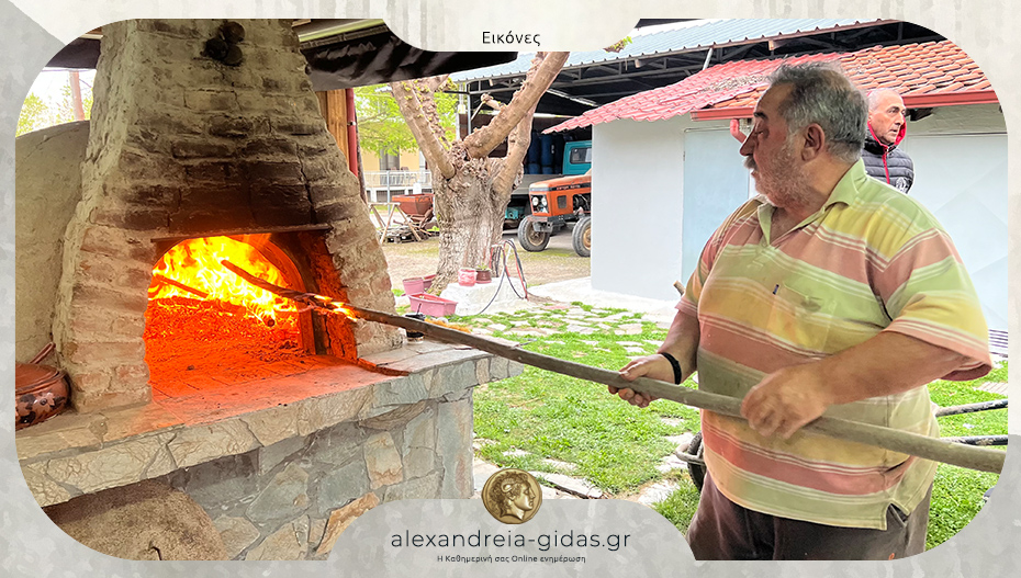 Μ. Σάββατο: Άναψε και φέτος τον παραδοσιακό ξυλόφουρνο ο Νίκος Κάργας!